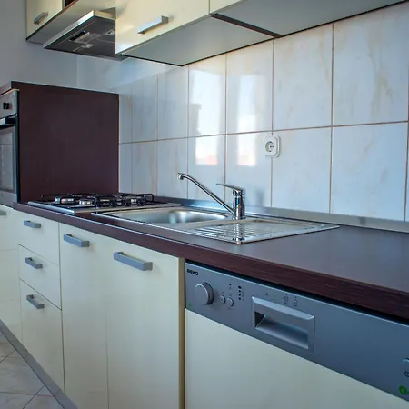 Kaleta 로고즈니차