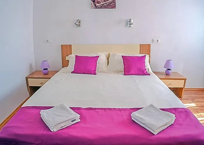 Kaleta 로고즈니차